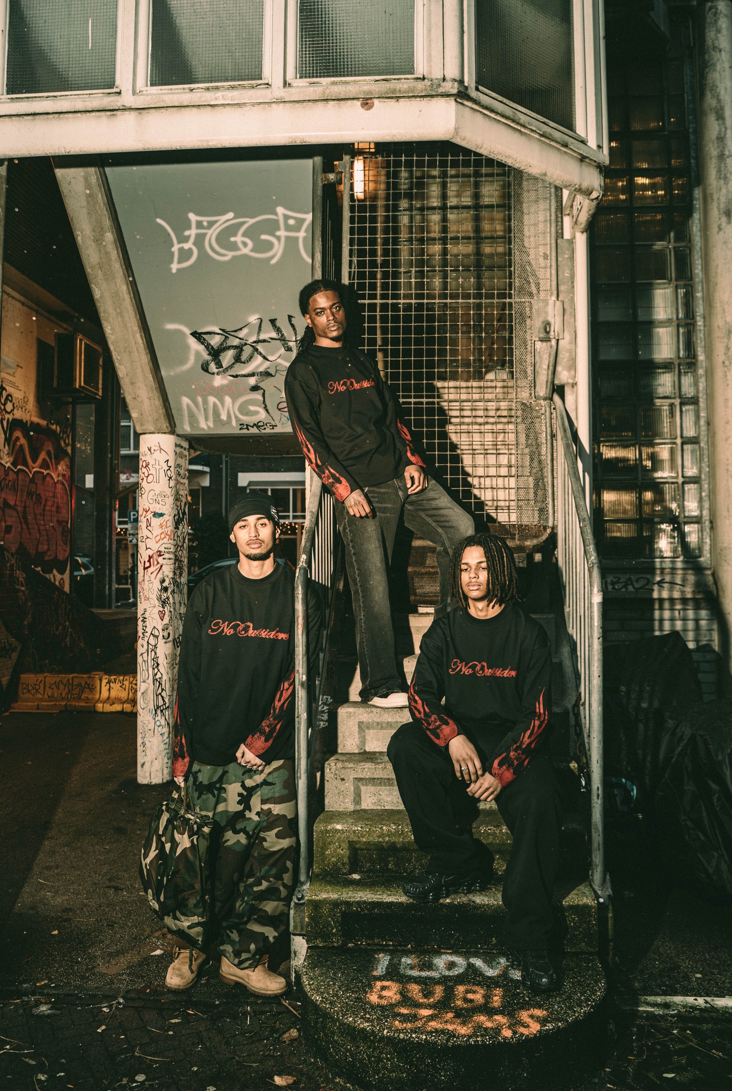 NO OUTSIDERS LONGSLEEVE